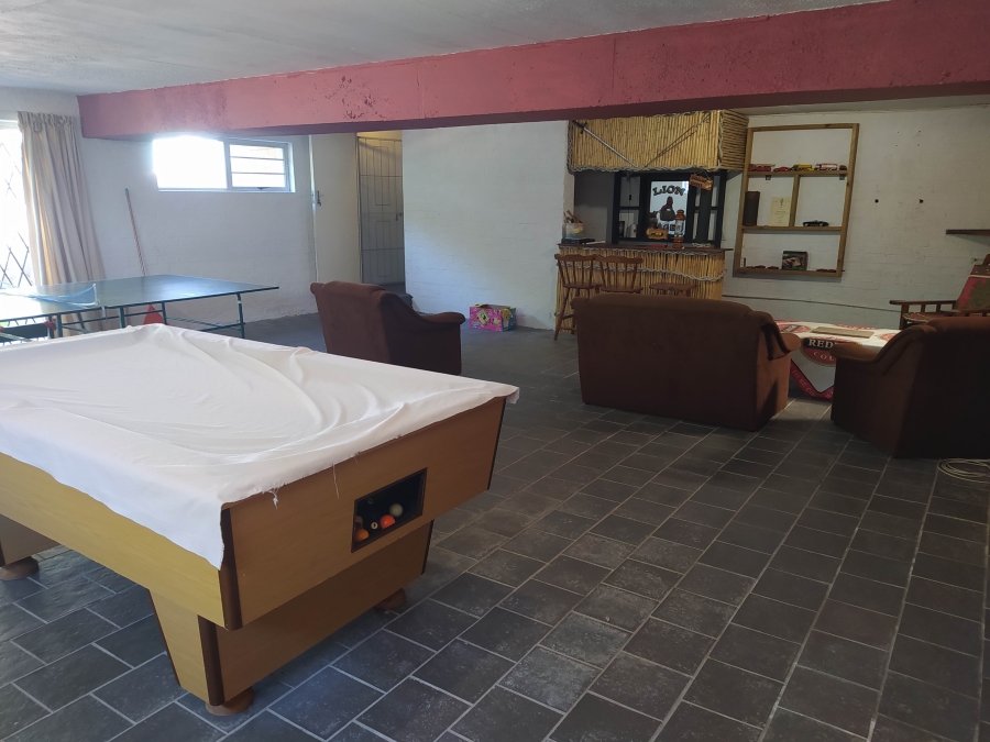 6 Bedroom Property for Sale in De Kelders Western Cape